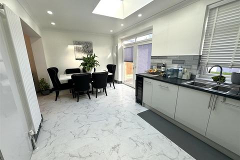 21 Poplar Shaw, Waltham Abbey, EN9 3NJ