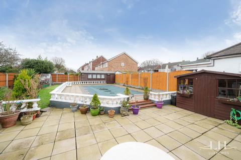 4 bedroom bungalow for sale, Wingletye Lane, Hornchurch