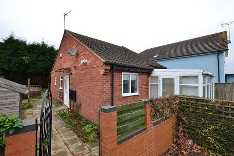 2 bedroom detached bungalow to rent, Fairway Road South, Shepshed LE12