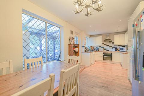 4 bedroom terraced house for sale, Woodloes Road, Shirley, B90