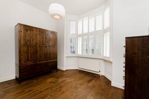 2 bedroom flat to rent, Sumatra Road, London, NW6