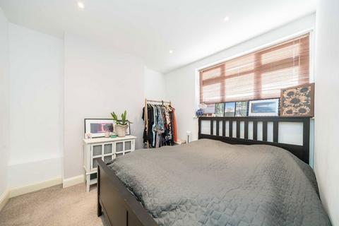 1 bedroom flat for sale, Heath Road, Twickenham TW1