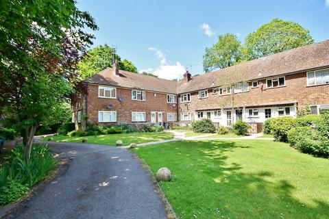 2 bedroom apartment to rent, Shaftesbury Road, Woking, Surrey, GU22