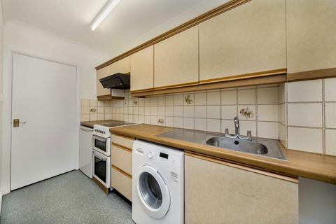 1 bedroom house for sale, Windmill Road, Hampton TW12