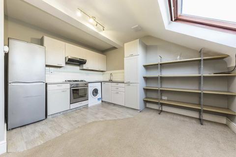 2 bedroom flat for sale, Avenue Road, London W3