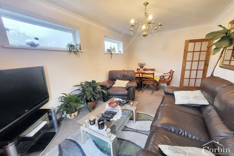 2 bedroom bungalow to rent, Vernalls Gardens, Bournemouth, Dorset