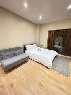 Studio to rent, Ferndale Road, London, N15