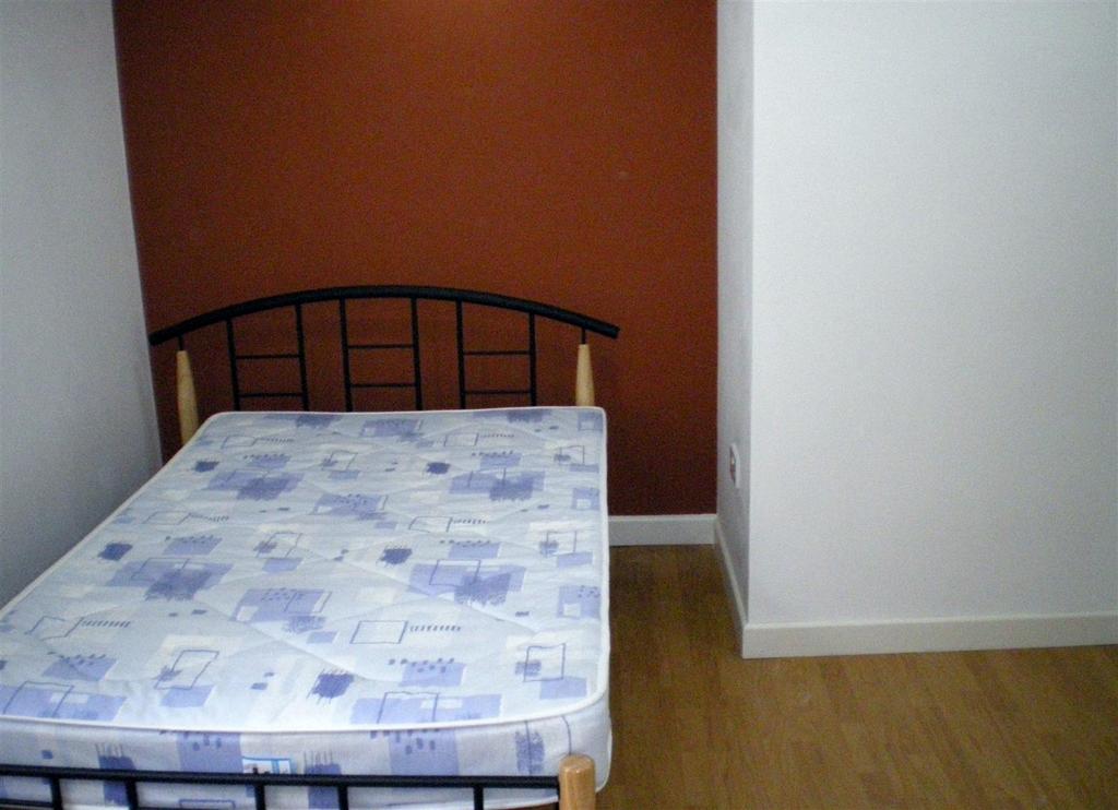 Bedroom rear.jpg