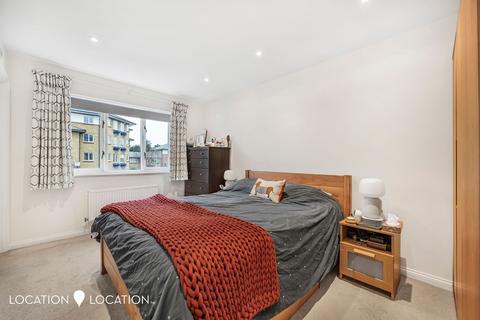 2 bedroom flat for sale, Myddleton Avenue, London, N4