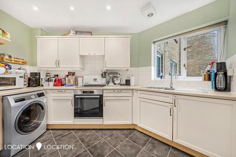 2 bedroom flat for sale, Myddleton Avenue, London, N4