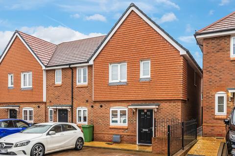 7 Hill Close, Edenbridge, TN8 6EF