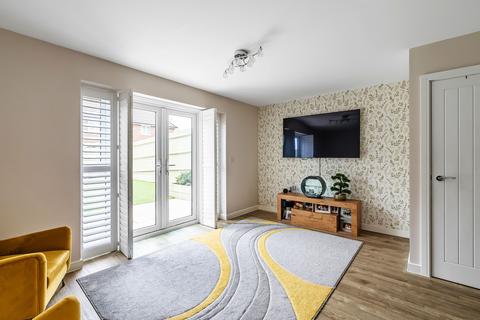 7 Hill Close, Edenbridge, TN8 6EF