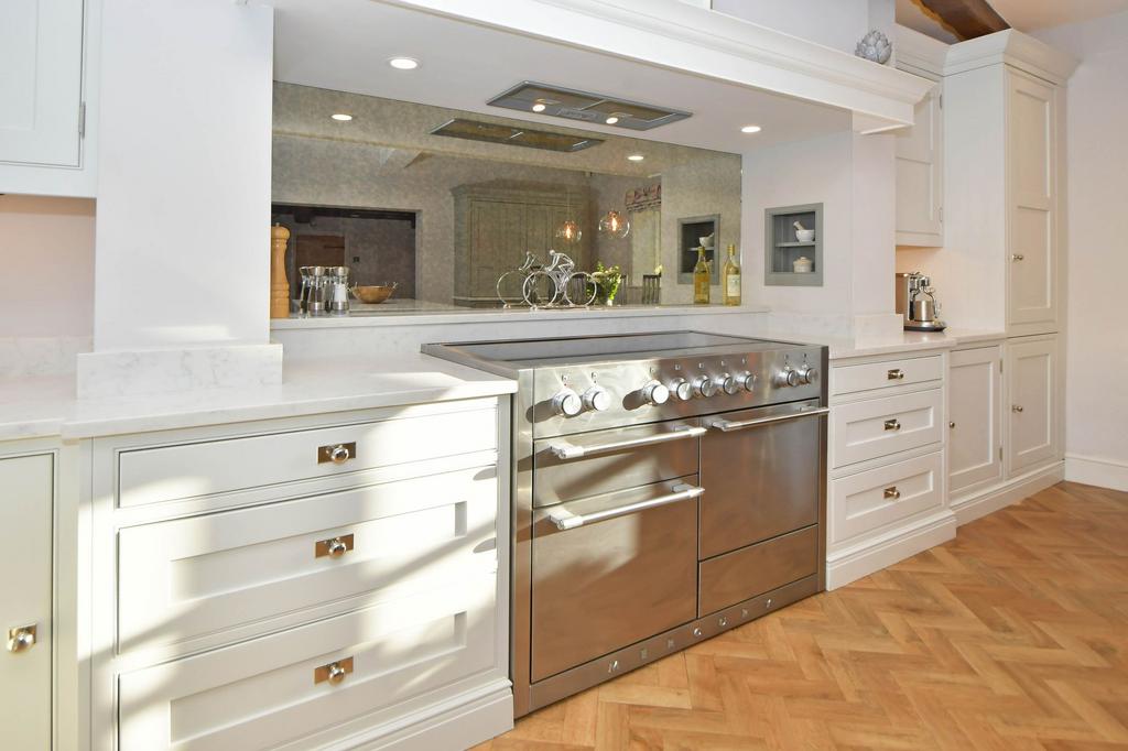 Kitchen/ Dining Room