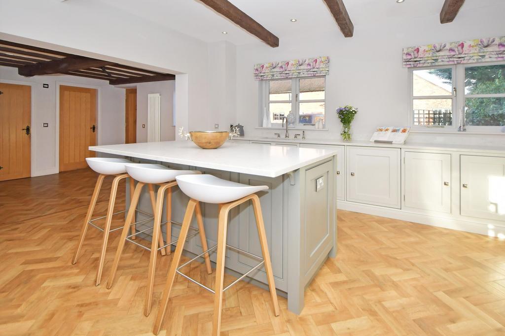 Kitchen/ Dining Room