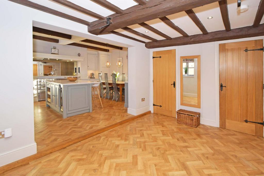 Kitchen/ Dining Room