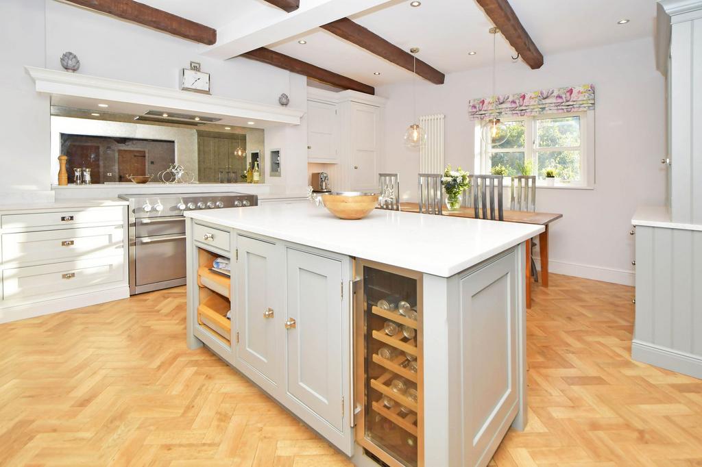 Kitchen/ Dining Room