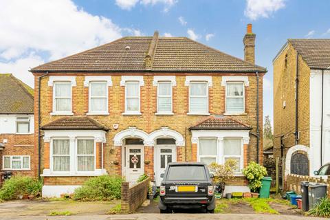 3 bedroom flat for sale, Hanworth Road, Hounslow TW3