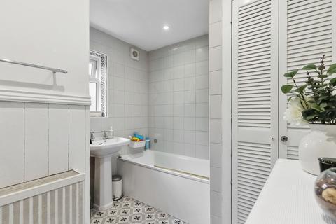 6 Bourne Way, Sutton, SM1 2EN