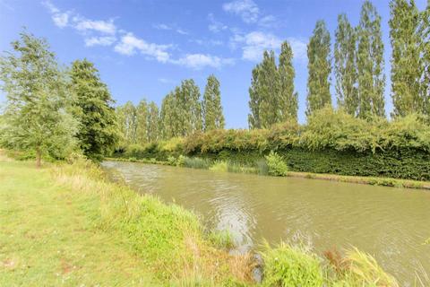 3 bedroom link detached house to rent, Rays Close, Bletchley