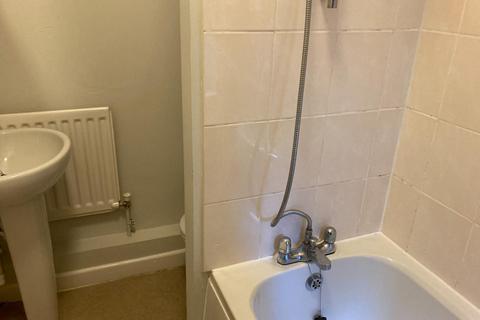 2 bedroom flat to rent, Doncaster Road, Newcastle Upon Tyne