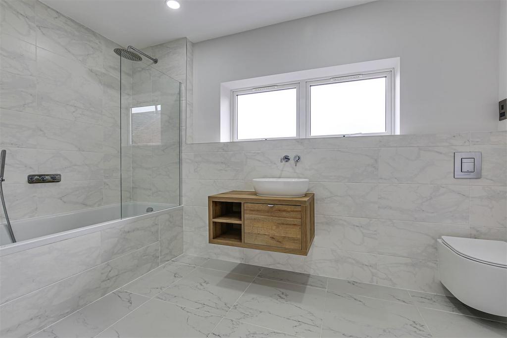 10 Bathroom.jpg