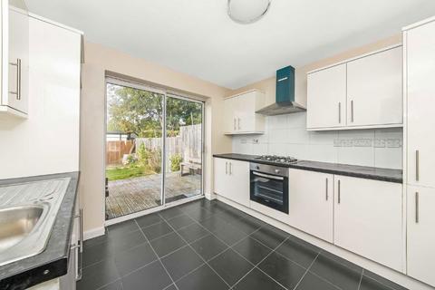 3 bedroom semi-detached house to rent, Boundfield Road, London SE6