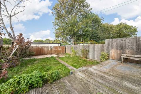 3 bedroom semi-detached house to rent, Boundfield Road, London SE6