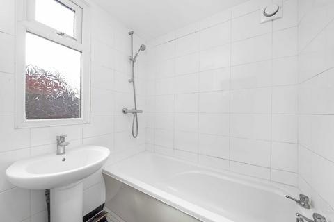 3 bedroom semi-detached house to rent, Boundfield Road, London SE6