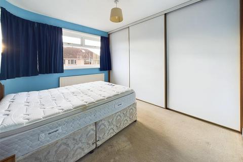 2 Armscroft Way, Gloucester, GL2 0ST