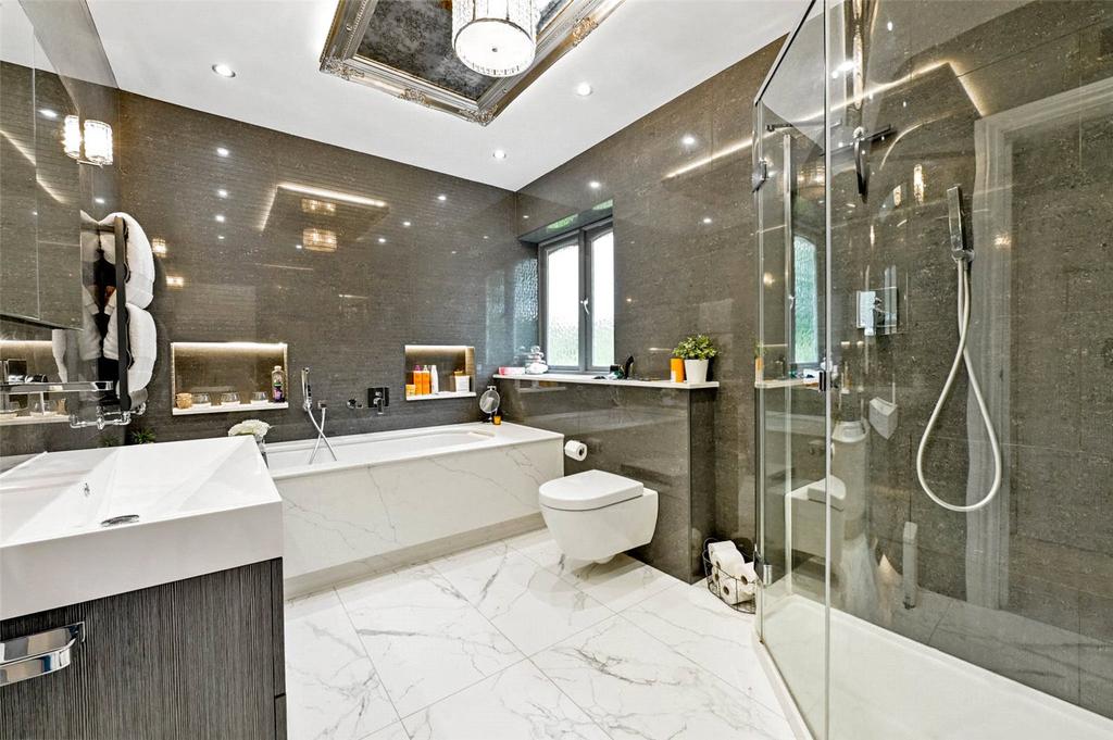 Bath/Shower Room