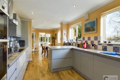 4 bedroom detached house for sale, Coach Place, Newton Abbot