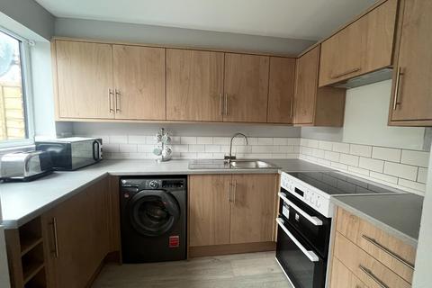 1 bedroom ground floor flat to rent, Egham TW20