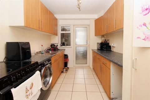 3 bedroom terraced house for sale, Yardeley, Basildon