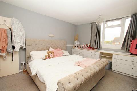 3 bedroom terraced house for sale, Yardeley, Basildon