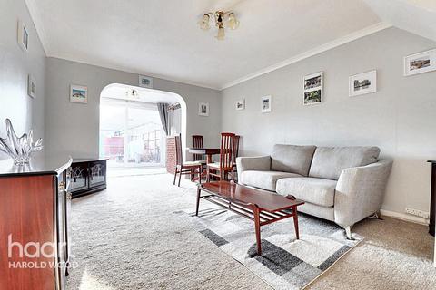 3 Aubrietia Close, Romford, RM3 0XG