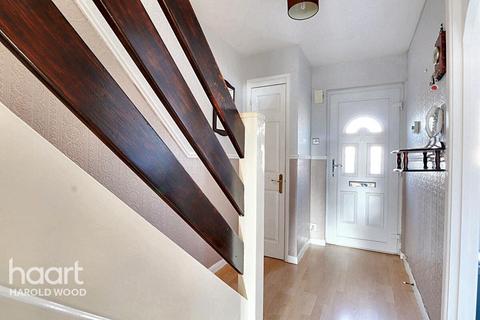 3 Aubrietia Close, Romford, RM3 0XG