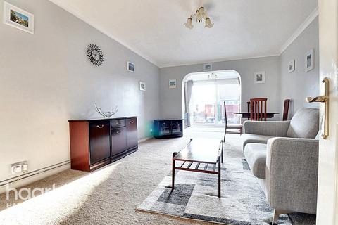 3 Aubrietia Close, Romford, RM3 0XG