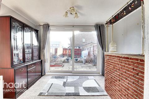 3 Aubrietia Close, Romford, RM3 0XG