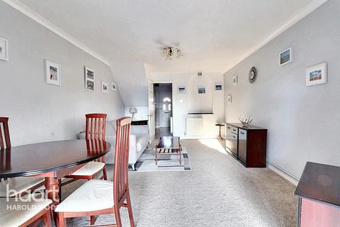 3 Aubrietia Close, Romford, RM3 0XG
