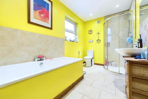 2 bedroom end of terrace house for sale, Cambridge Road, Walton-On-Thames