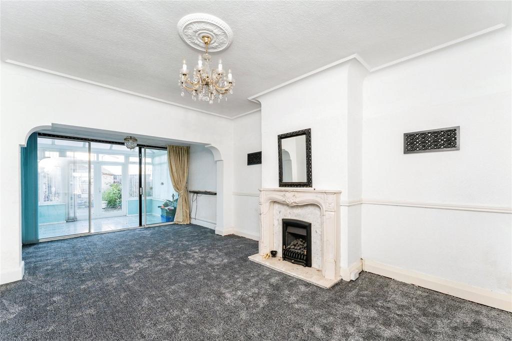 Lounge/Dining Room