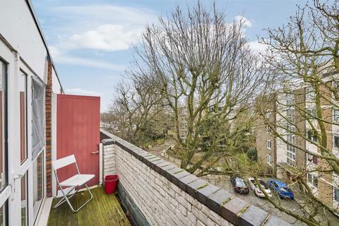 1 bedroom flat for sale, Littlecombe Close, London SW15