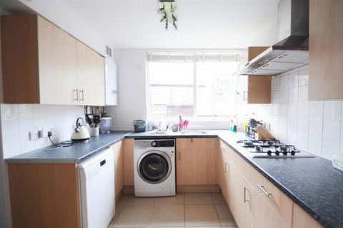 3 bedroom terraced house to rent, Sandbourne Road, London SE4