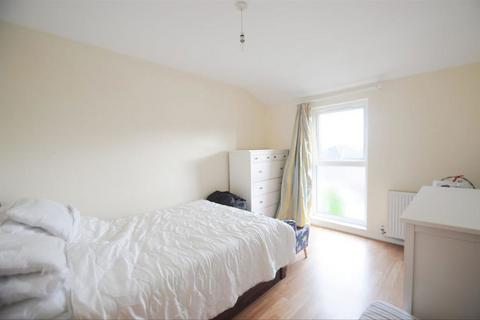 3 bedroom terraced house to rent, Sandbourne Road, London SE4