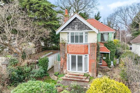 3 bedroom detached house for sale, Chewton Common Road, Highcliffe, Christchurch, BH23