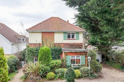 3 bedroom detached house for sale, Chewton Common Road, Highcliffe, Christchurch, BH23