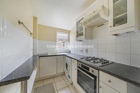 3 bedroom apartment to rent, South View Road London N8