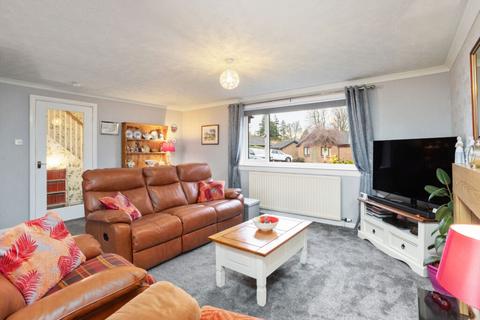 Lynwood, 13 Beechtree Place, Auchterarder, PH3 1JQ