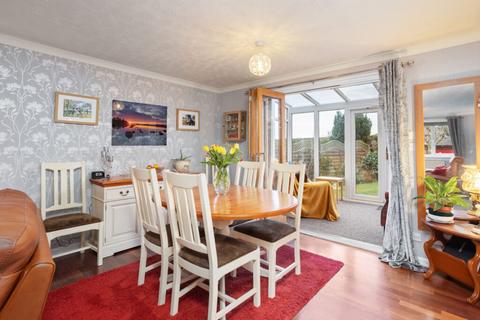 Lynwood, 13 Beechtree Place, Auchterarder, PH3 1JQ