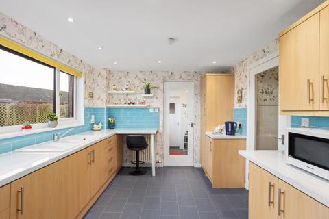 Lynwood, 13 Beechtree Place, Auchterarder, PH3 1JQ